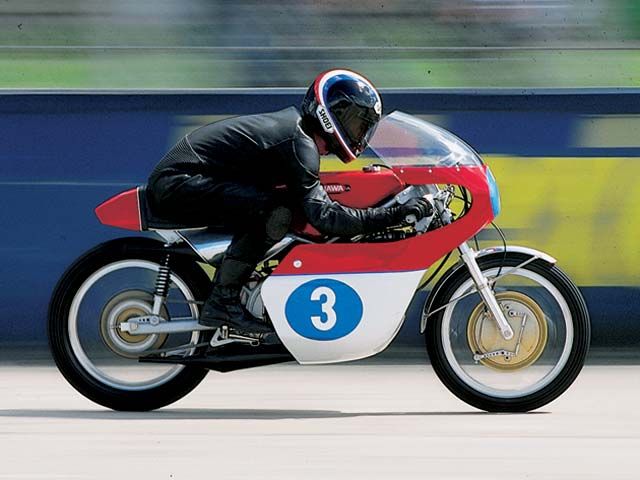122_0306_25z+1969_Jawa_350_Racer+Right_Side_View_Riding.jpg