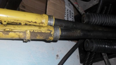 пера+траверси 638,робоча частина нормальна,раковин,корозії нема,є потемніння,є обломана одна різьба кріплення крила,рівні,потрібно промити,замінити сальники,пильники є нові.ціна 250грн