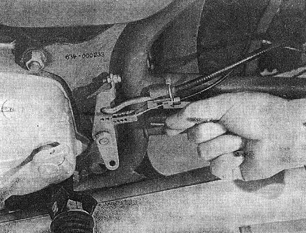 Рис. 28. Включатель стоп сигнала