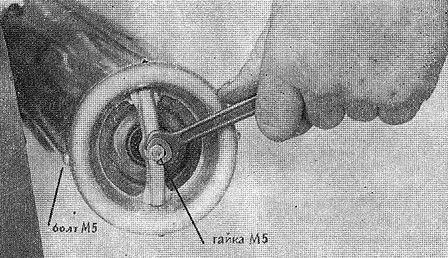 Рис. 32. Демонтаж элемента глушителя шума выпуска